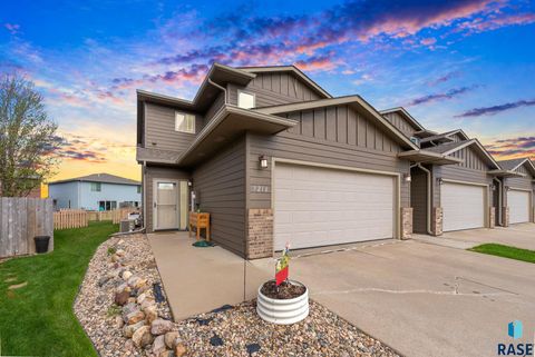 Photo of 9218 W Norma Trl, Sioux Falls, SD 57106 (MLS # 22603023)