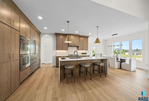 Photo of 7300 E Misty Knoll Cir Circle, Sioux Falls, SD 57110 (MLS # 22508018)