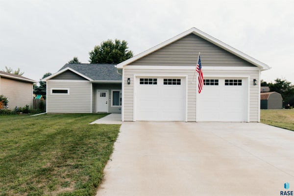 1413 NE 5TH ST, MADISON, SD 57042 - Image b34488df3dfd6c24ae82d24858a0ddd3/264087977
