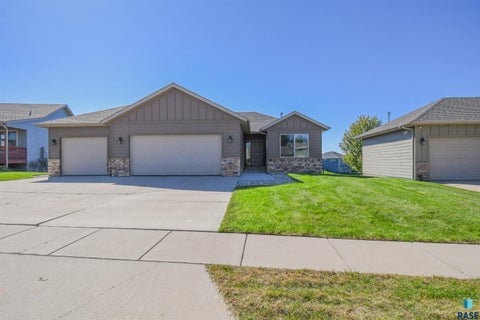 Homes For Sale - 5733 W Bream Court<br/> Sioux Falls, SD 57107