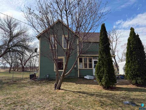 Photo of 513 S Garfield St, Lennox, SD 57039 (MLS # 22602138)