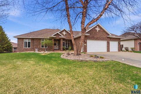 Photo of 5801 S Copperhead Dr, Sioux Falls, SD 57108 (MLS # 22602703)