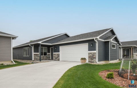 Photo of 4609 W 34th St N N, Sioux Falls, SD 57107 (MLS # 22607451)