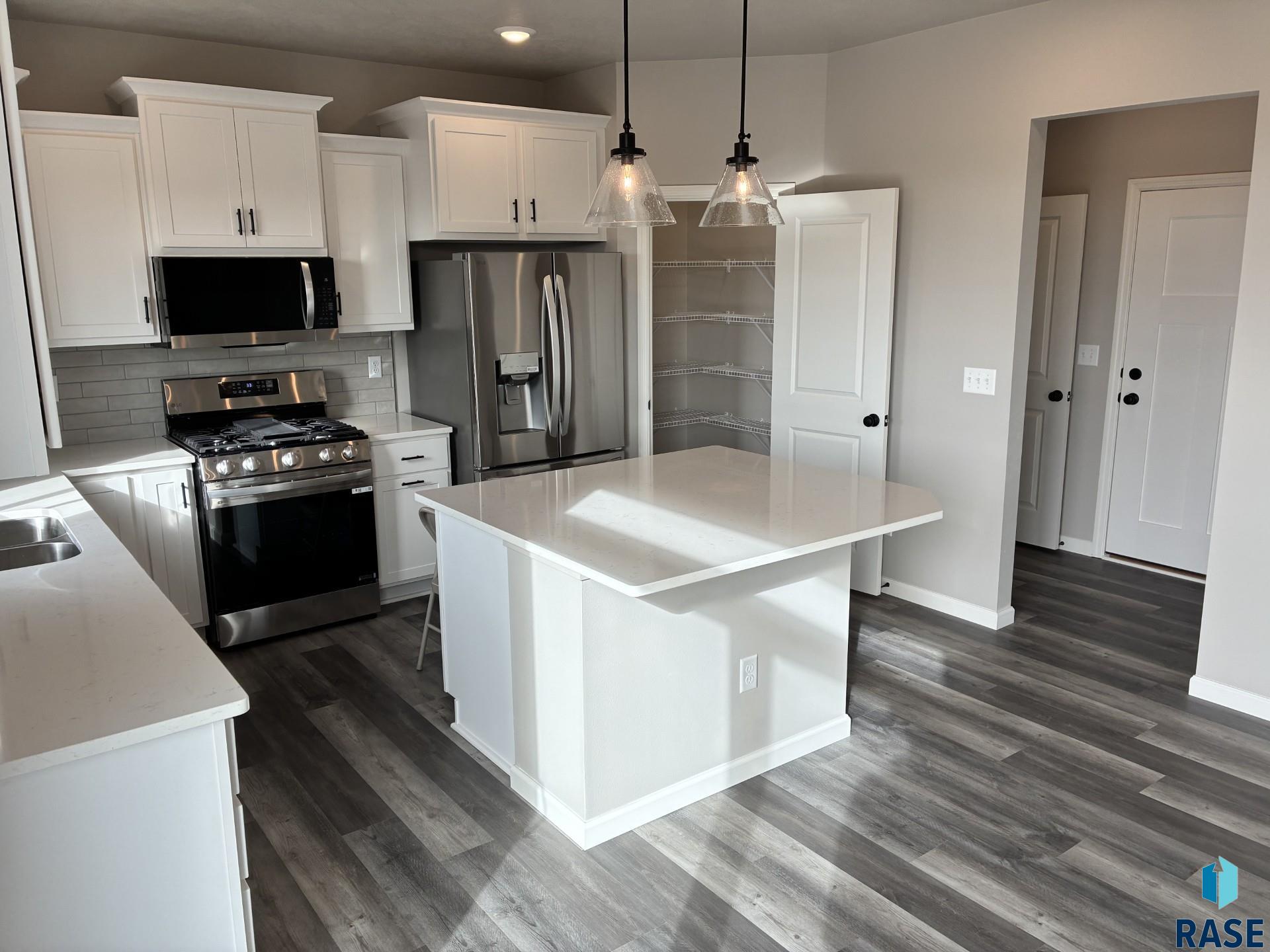 909 S Country Club Ave