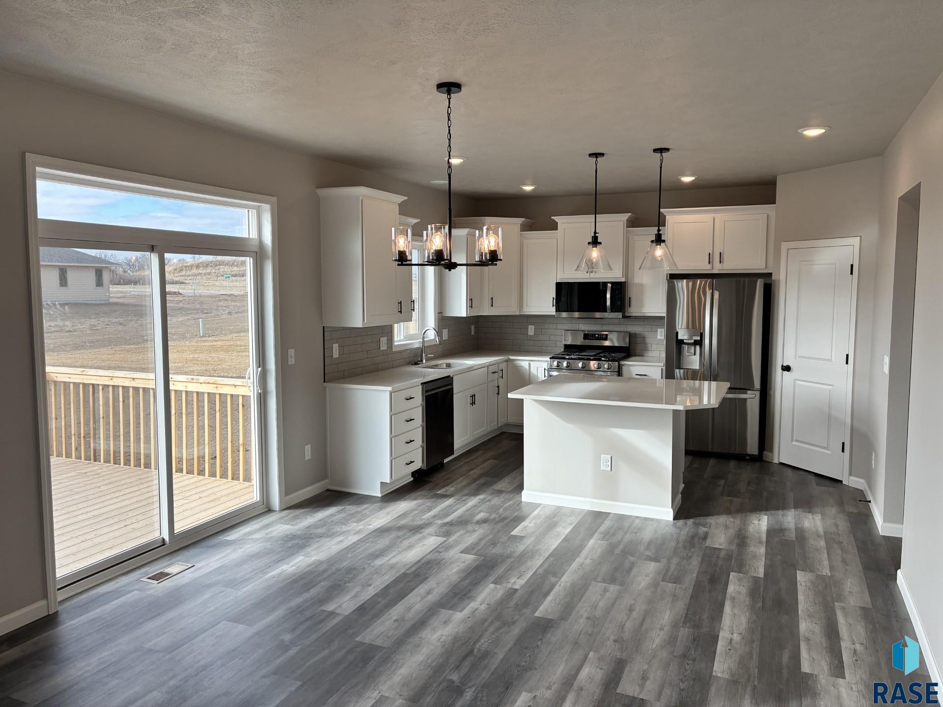 909 S Country Club Ave