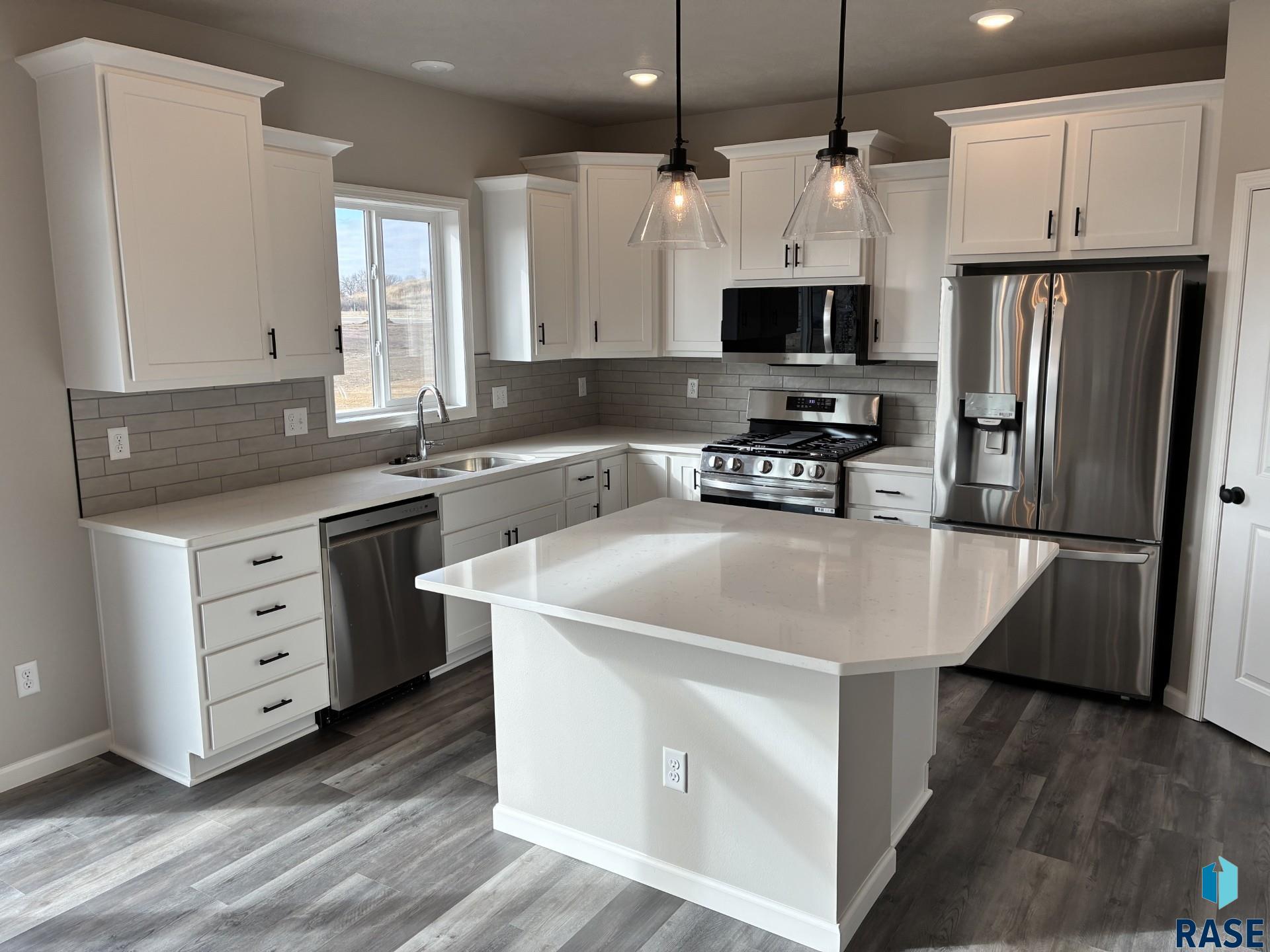 909 S Country Club Ave