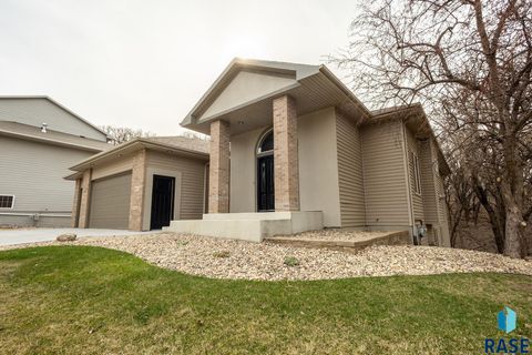 Photo of 7 N Sun Valley Pl, Sioux Falls, SD 57110 (MLS # 22603712)