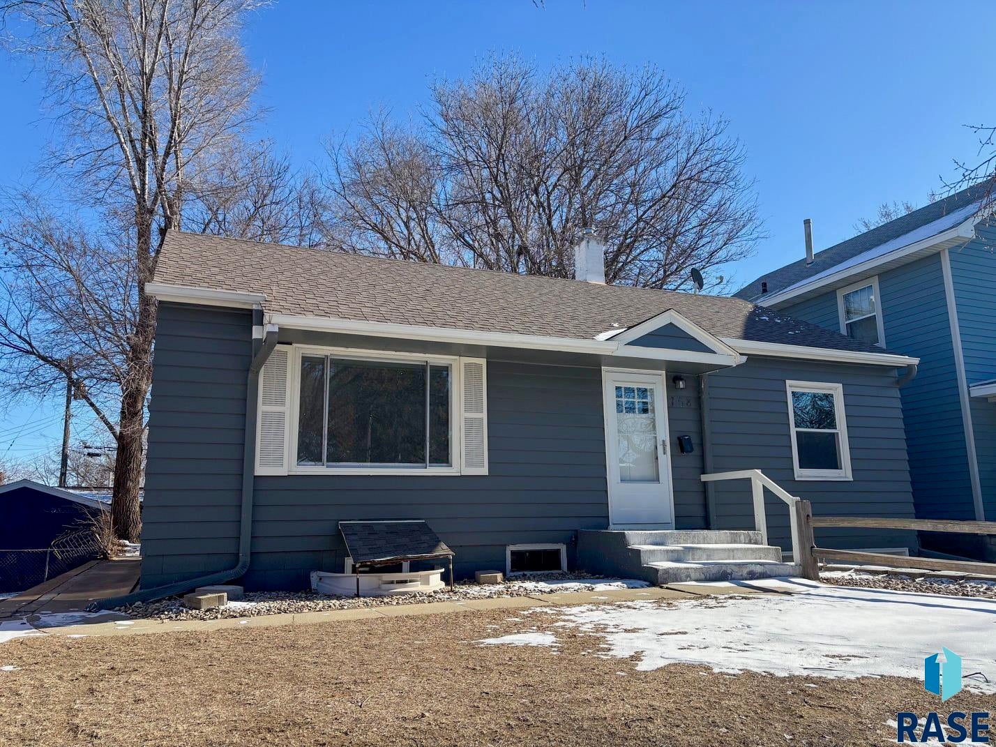 708 S Summit Ave - Photo 2