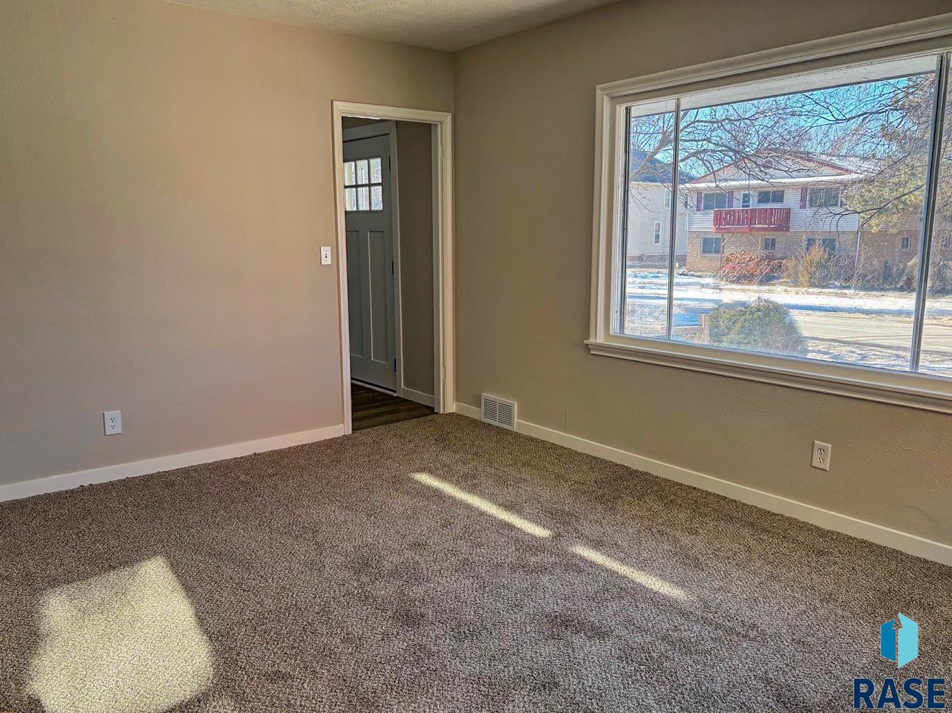 708 S Summit Ave - Photo 4