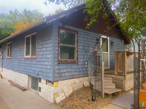 Photo of 215 S Garfield Ave Avenue, Sioux Falls, SD 57104 (MLS # 22508441)
