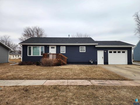 Homes For Sale - 430 E Washington Avenue<br/> Salem, SD 57058