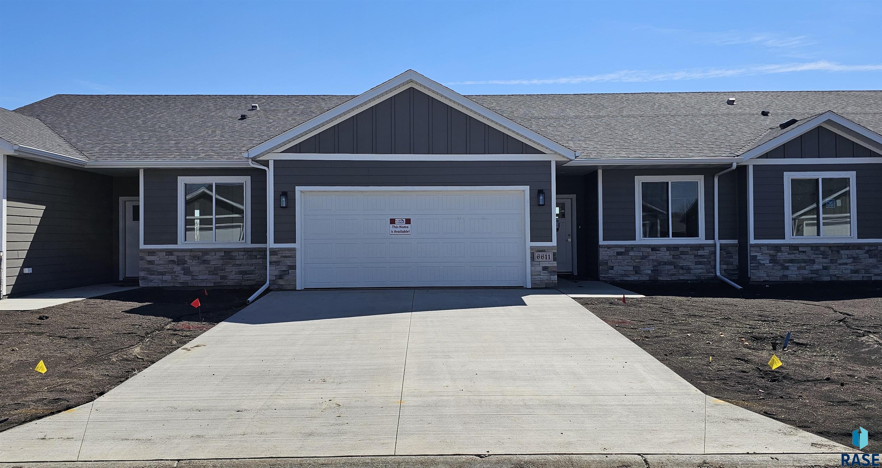 Photo 1 of 11 — 6611 W Gresford Pl, Sioux Falls, SD 57106