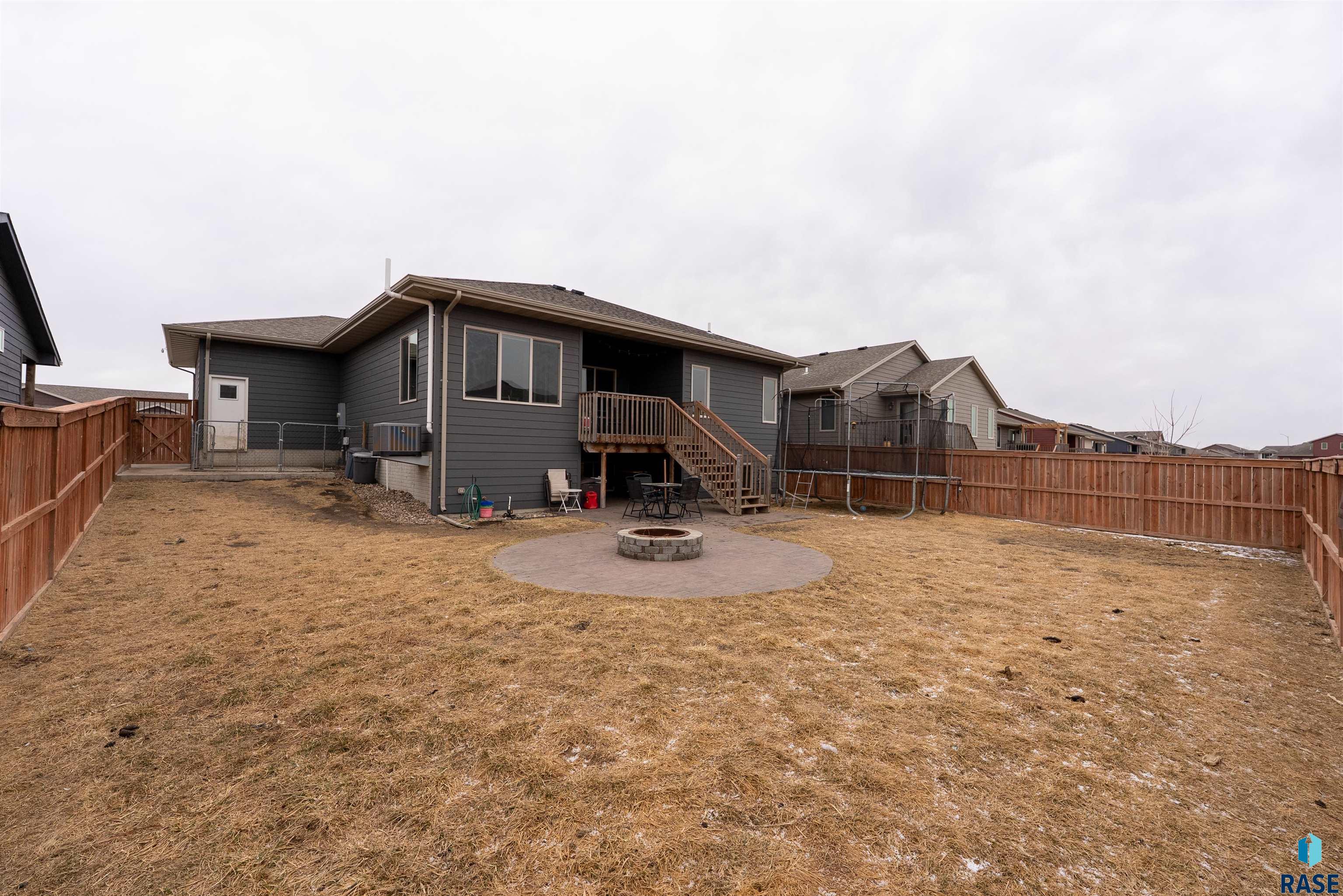 2229 S Creekview Ave