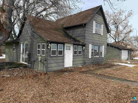 Photo of 405 SE 13 St, Beresford, SD 57004 (MLS # 22602013)