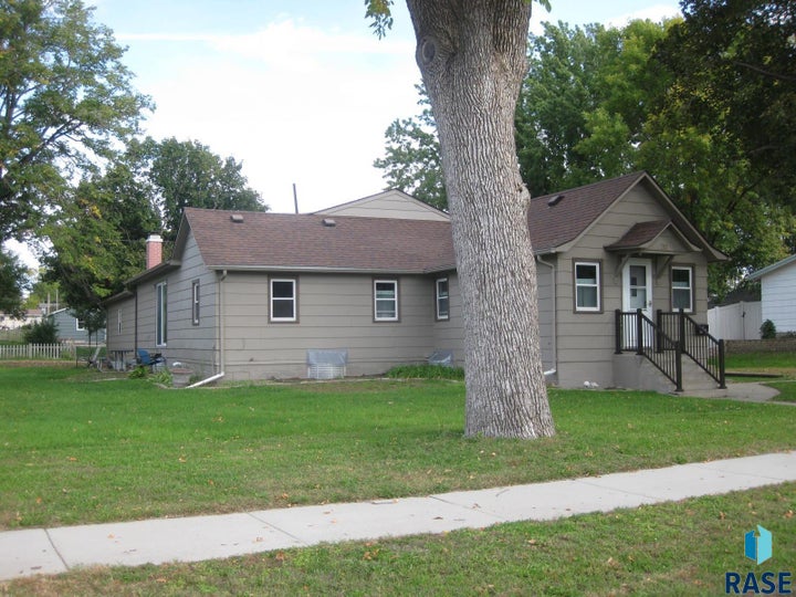 Photo 1 of 44 — 712 E 3rd St, Dell Rapids, SD 57022