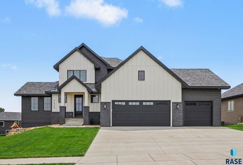 Homes For Sale - 7329 E Twin Pines Court<br/> Minnehaha County, Sioux Falls, SD 57110