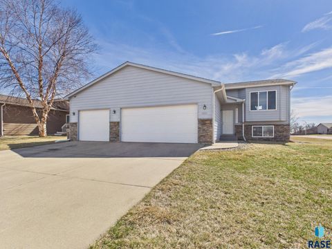 Photo of 4117 W 92nd St, Sioux Falls, SD 57108 (MLS # 22603355)