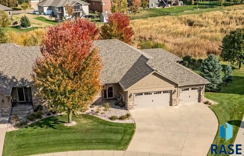Photo of 7418 S Grand Arbor Ct Court, Sioux Falls, SD 57108 (MLS # 22508043)
