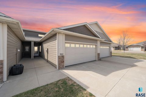 Townhouse For Sale - 703 E El Dorado Court<br/> Sioux Falls, SD 57108