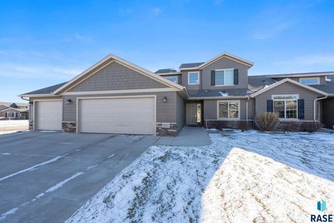 Photo of 2721 E Hollow Pl, Sioux Falls, SD 57108 (MLS # 22600581)