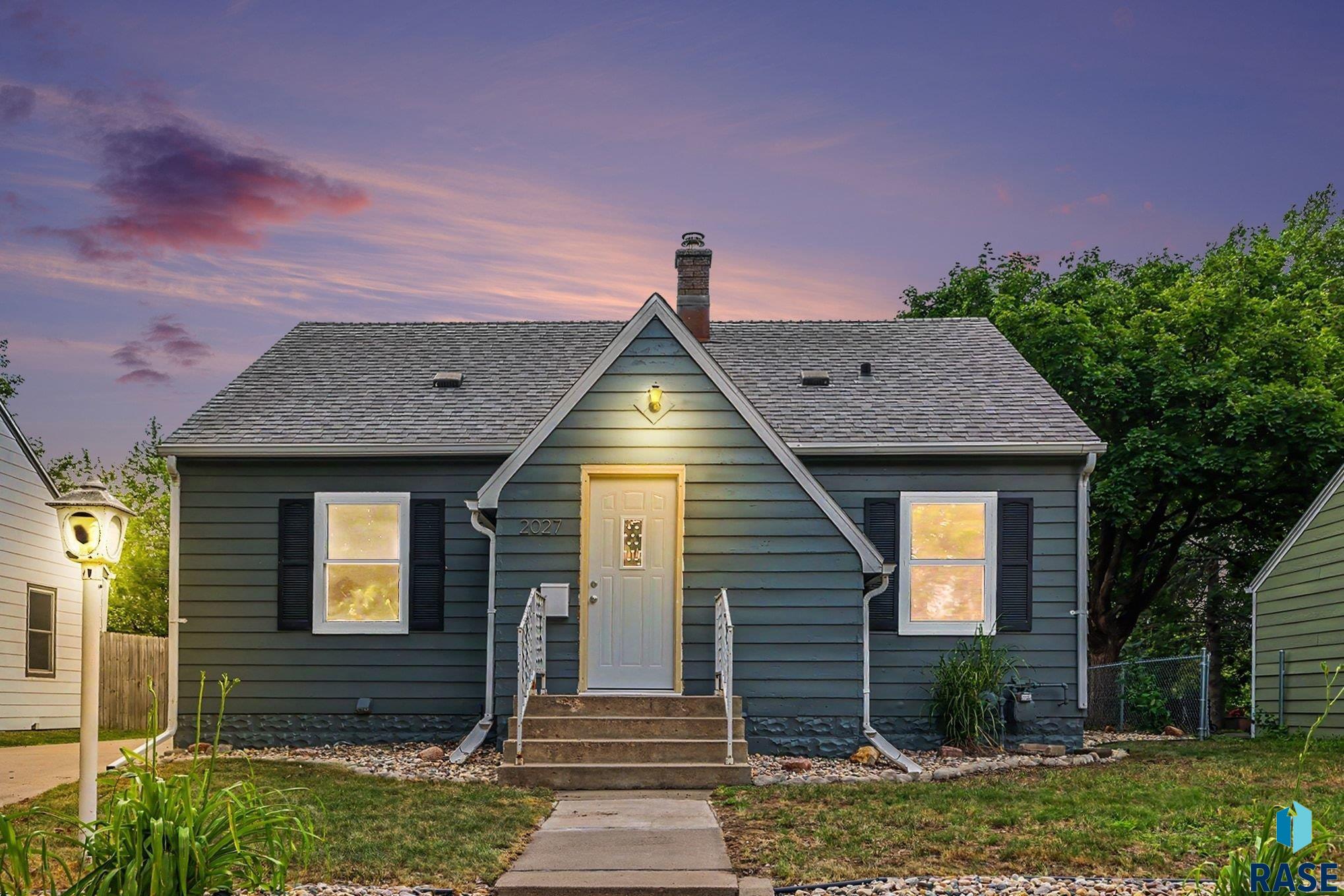 Photo 1 of 33 — 2027 S Euclid Ave, Sioux Falls, SD 57105