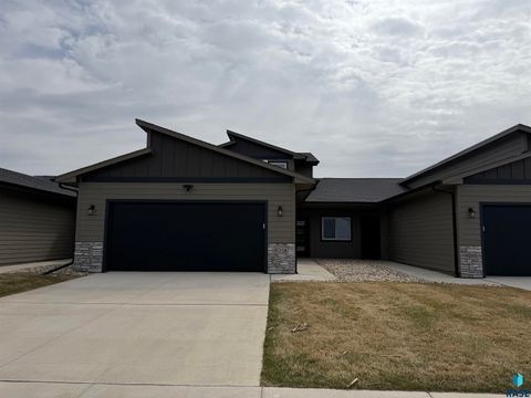 Photo of 9233 W Laverne Wipf St, Sioux Falls, SD 57106 (MLS # 22602431)