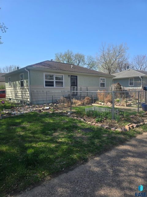 Photo of 1715 E Mulberry St, Sioux Falls, SD 57103 (MLS # 22601573)