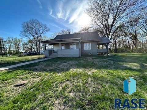 Homes For Sale - 46235 W Us Hwy 18 Highway<br/> Turner County, Davis, SD 57021