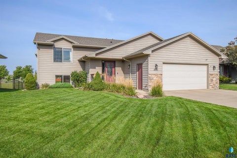 Homes For Sale - 2001 SW Haraldson Avenue<br/> Sioux Falls, SD 57106