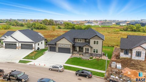 Photo of 2108 N Hacksaw Trl Trail, Sioux Falls, SD 57107 (MLS # 22507998)