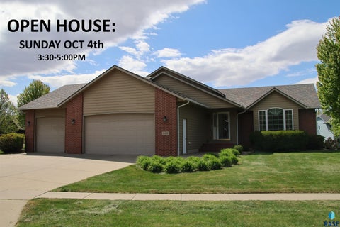 Photo of 809 S Outlook Dr, Sioux Falls, SD 57106 (MLS # 22605979)