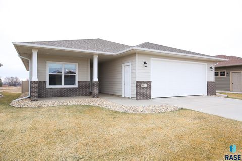 Photo of 8812 W Windmill Ridge St, Sioux Falls, SD 57106 (MLS # 22602115)