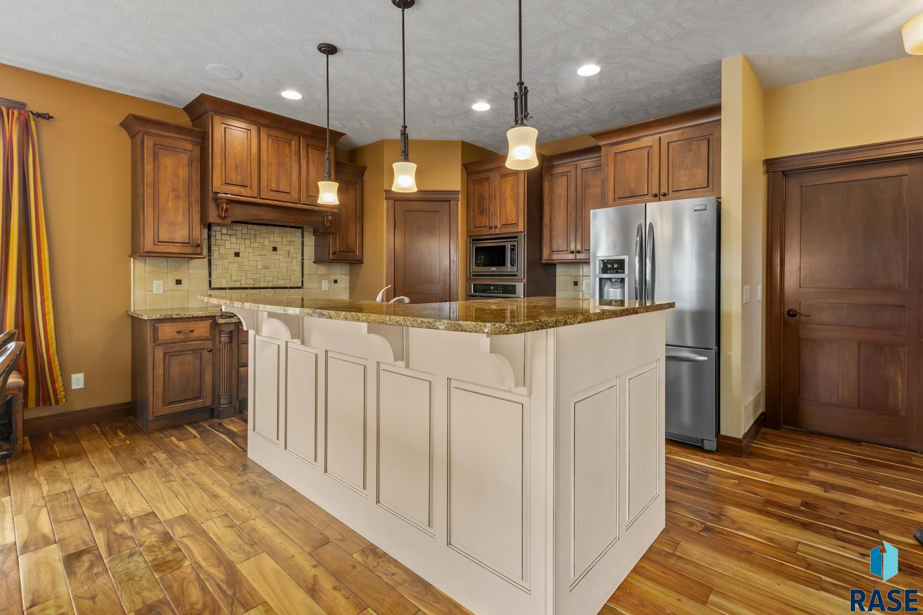 6813 E Limestone Cir