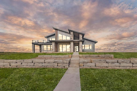 Homes For Sale - 6776 Zimmermann Drive<br/> Wentworth, SD 57075