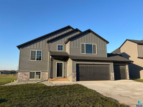 Photo of 5612 E Ashwood Cir, Sioux Falls, SD 57108 (MLS # 22606923)