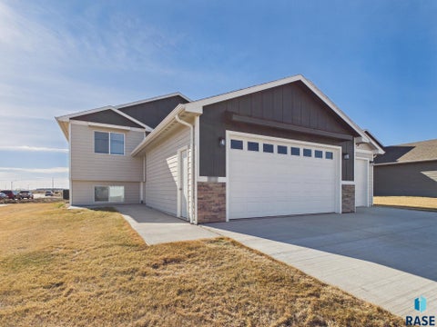 Homes For Sale - 915 Birch Street<br/> Harrisburg, SD 57032