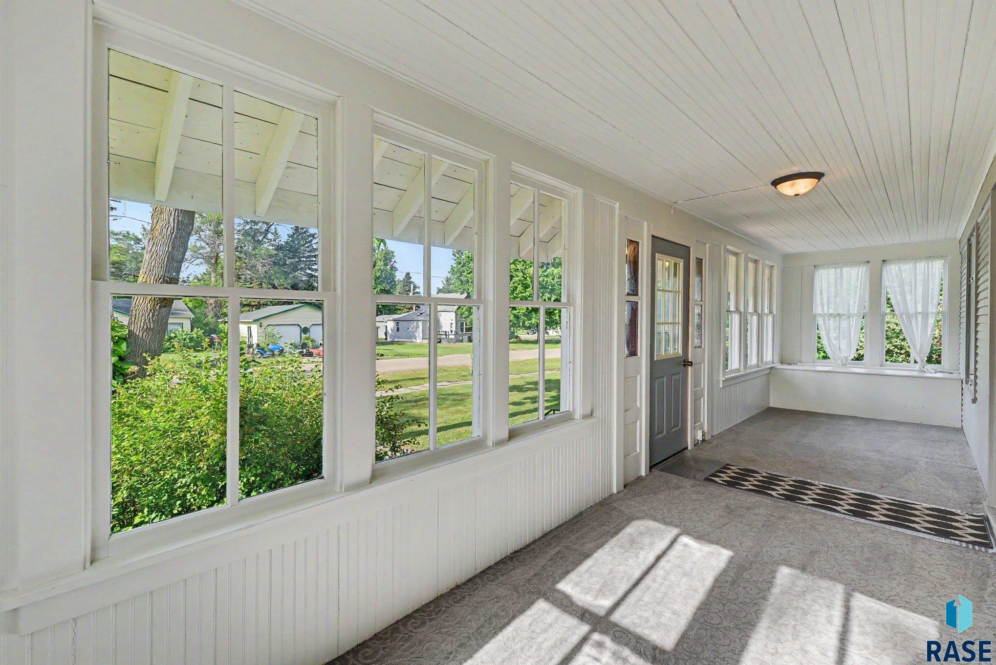 130 W 4th St - Photo 4