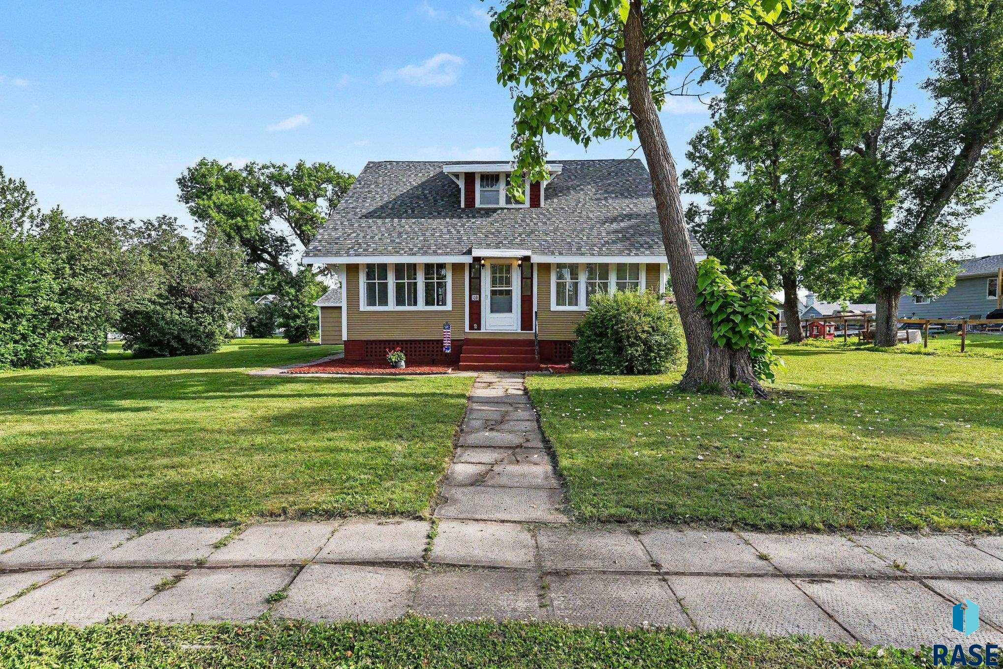 130 W 4th St - Photo 2