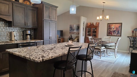 Photo of 805 S Jayme Cir, Sioux Falls, SD 57106 (MLS # 22607910)