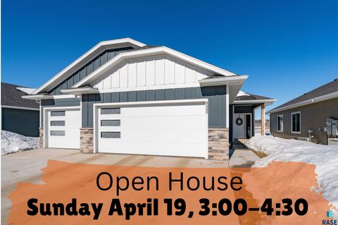 Photo of 4500 E Leubecher Pl, Sioux Falls, SD 57108 (MLS # 22602436)