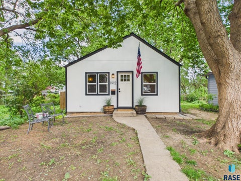 Homes For Sale - 1912 S Duluth Avenue<br/> Minnehaha County, Sioux Falls, SD 57105