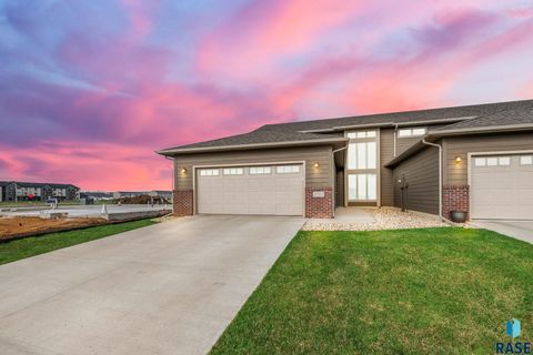 Photo of 5717 S Yarrow Trl, Sioux Falls, SD 57108 (MLS # 22602860)