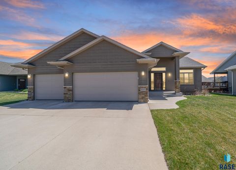 Photo of 5504 S Solono Ave, Sioux Falls, SD 57108 (MLS # 22602906)