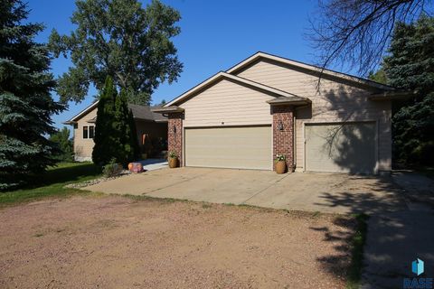 Homes For Sale - 25569 470th Avenue<br/> Minnehaha County, Crooks, SD 57020