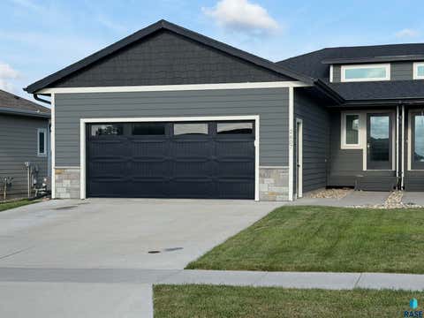 Photo of 2607 E Sunburst Dr, Sioux Falls, SD 57005 (MLS # 22605339)
