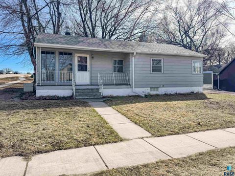 Photo of 300 S 1st Ave, Brandon, SD 57005 (MLS # 22601945)