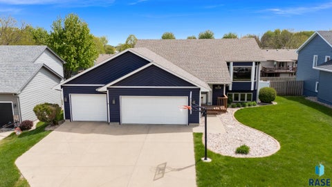 Homes For Sale - 2006 Gordon Drive<br/> Sioux Falls, SD 57110