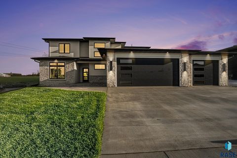 Photo of 905 N Sylvan Dr, Sioux Falls, SD 57110 (MLS # 22600620)