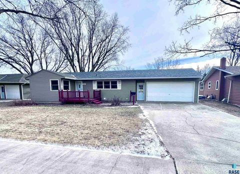 Apartment For Sale - 803 NE 6th Street<br/> Madison, SD 57042