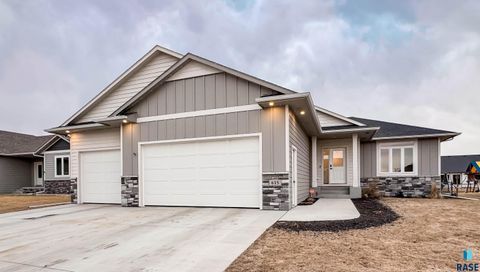 Homes For Sale - 615 Quartzite Avenue<br/> Tea, SD 57064
